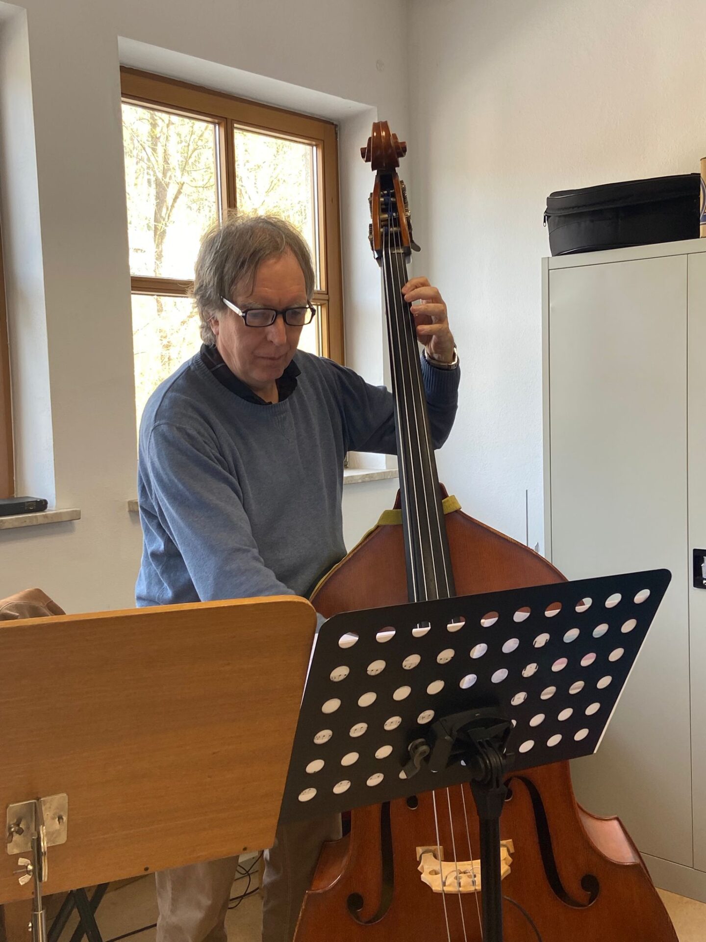 Kontrabass bei den Aufnahmen.