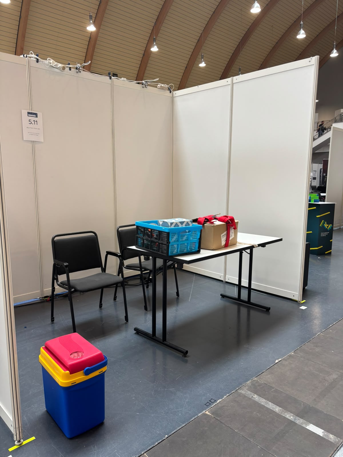 Messestand im Rohbau